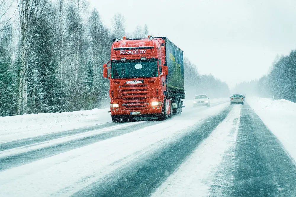 winter-tires-in-the-snow